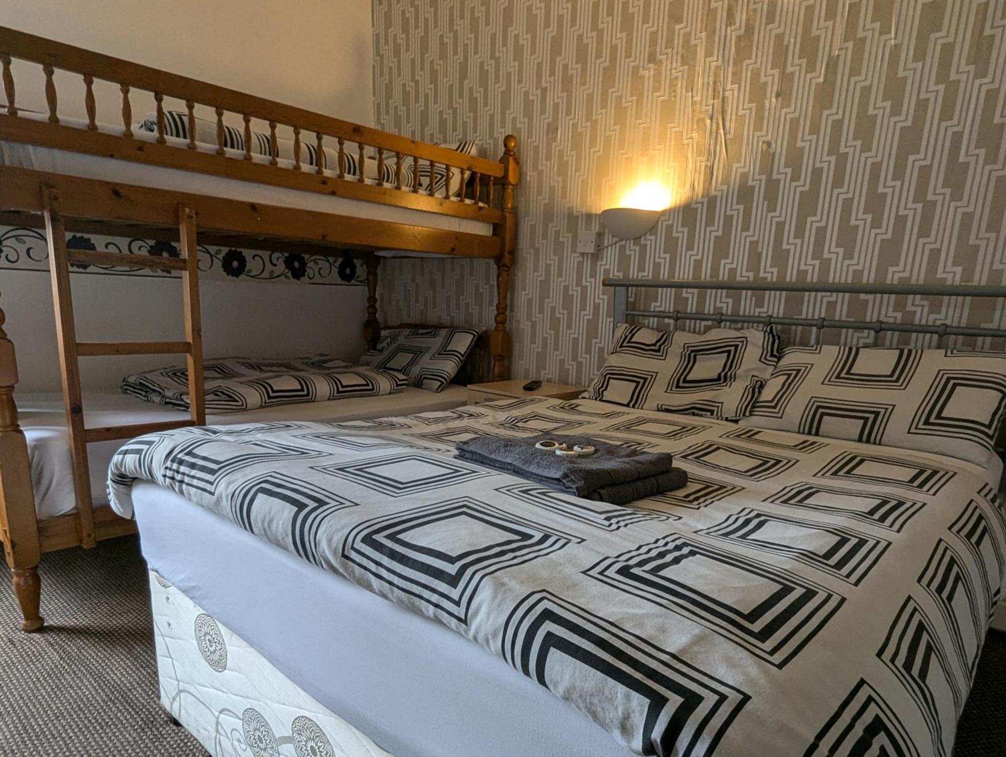 Fern Villa Hotel - Albert Road Blackpool Eksteriør billede